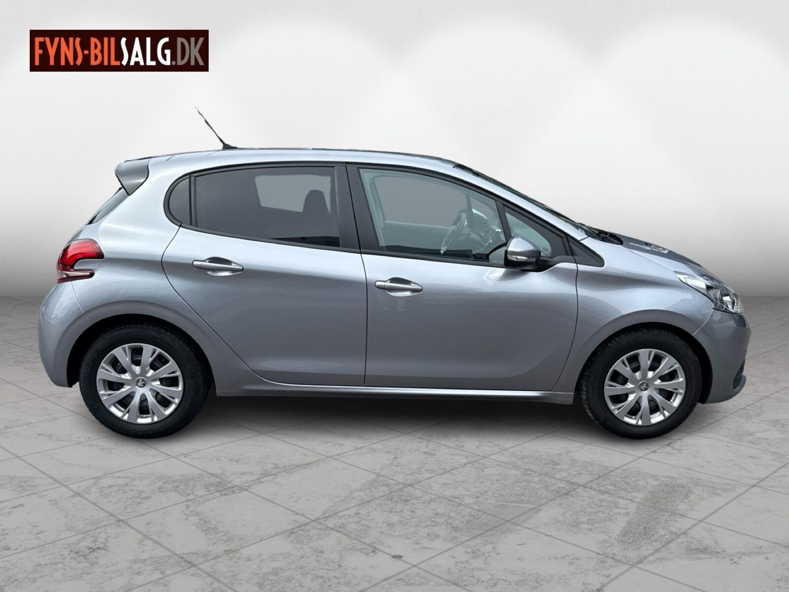 Sølv Peugeot 208 fra 2018