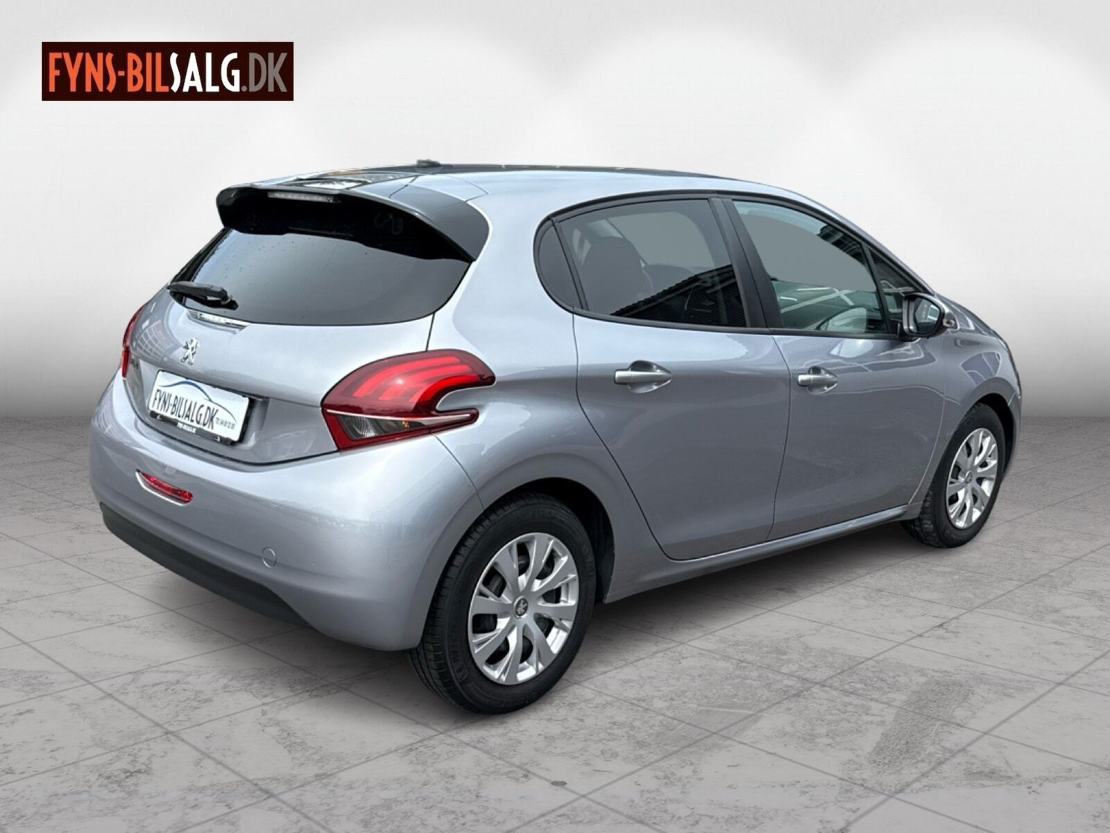 Sølv Peugeot 208 fra 2018