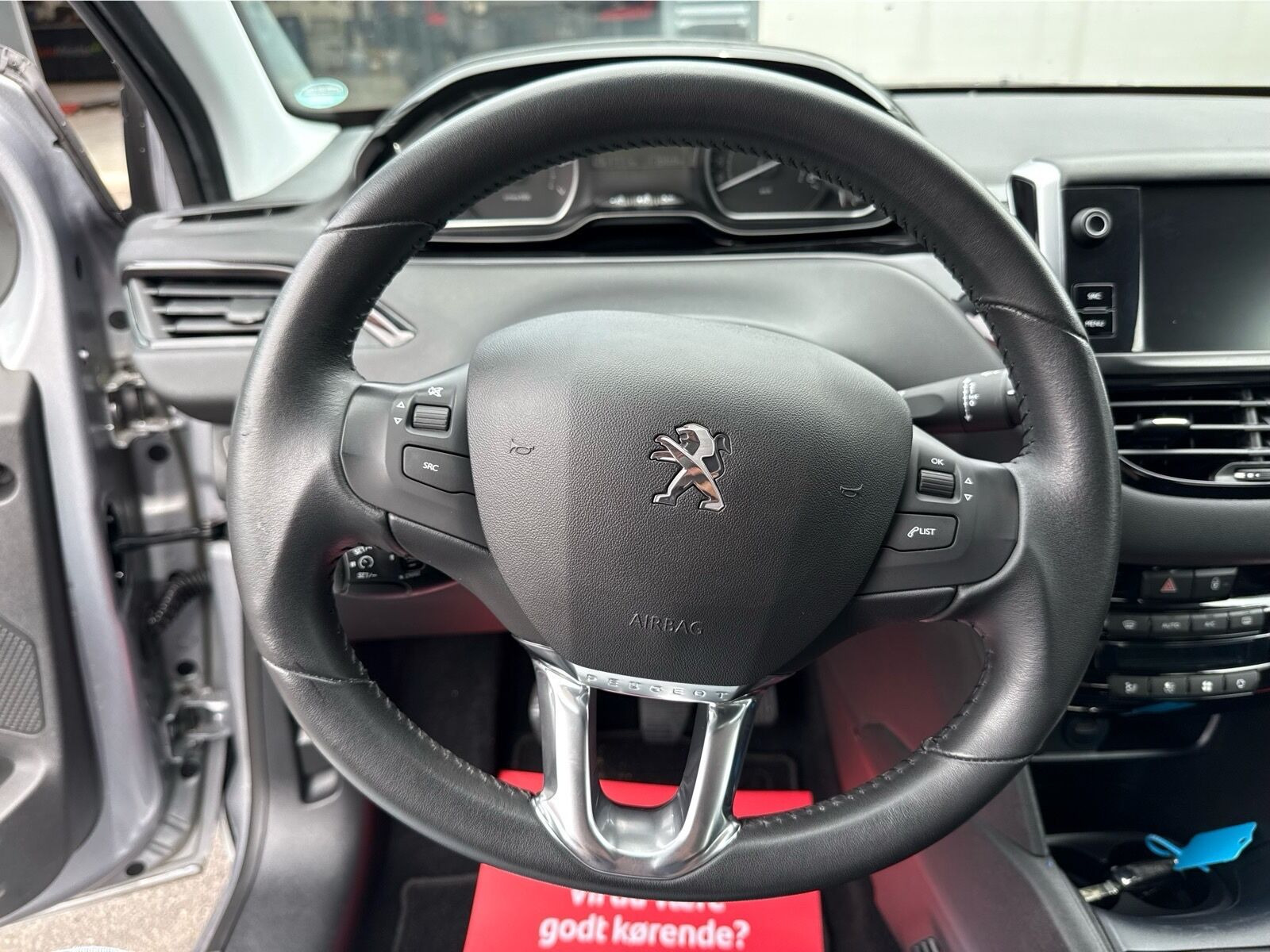 Sølv Peugeot 208 fra 2018