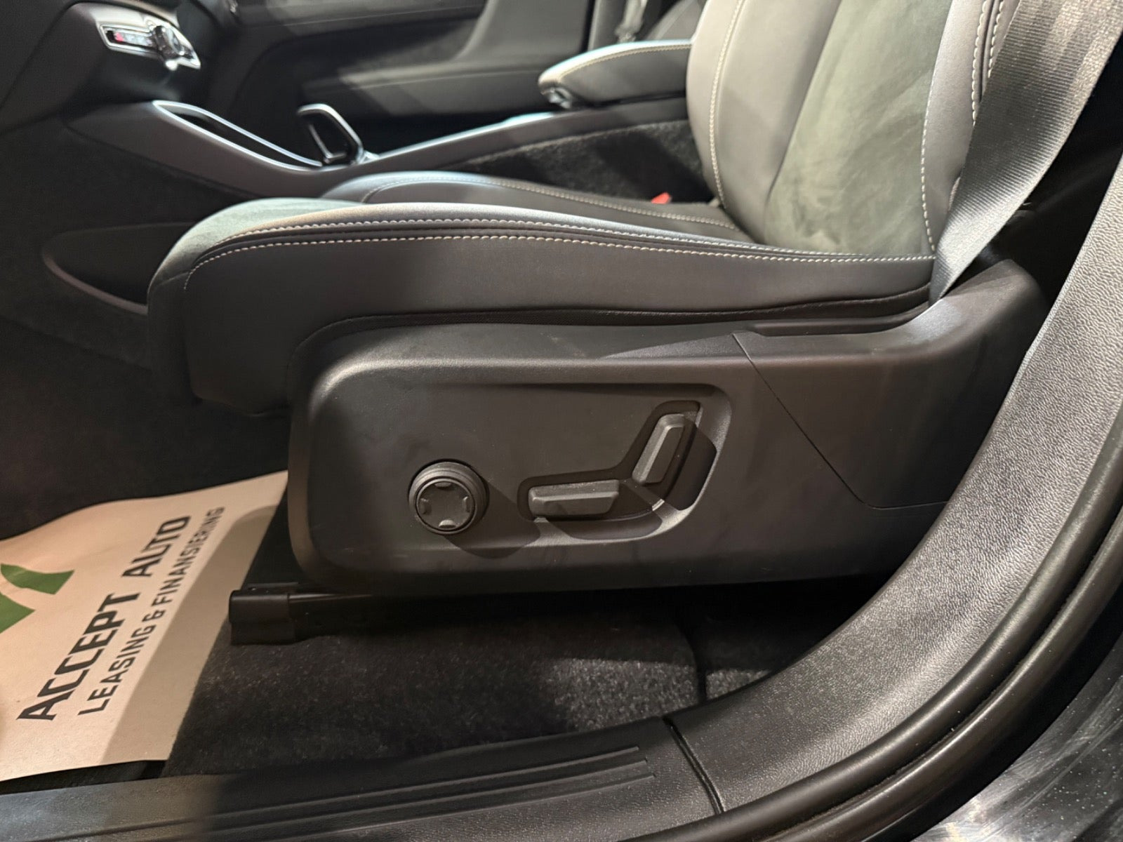 Sort Volvo XC40 fra 2022