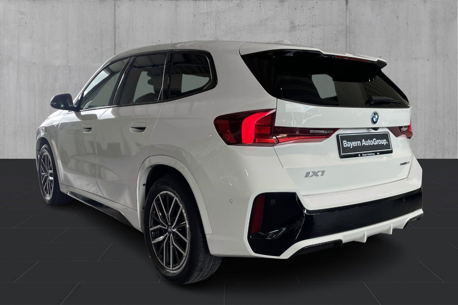 Hvid BMW iX1 fra 2023