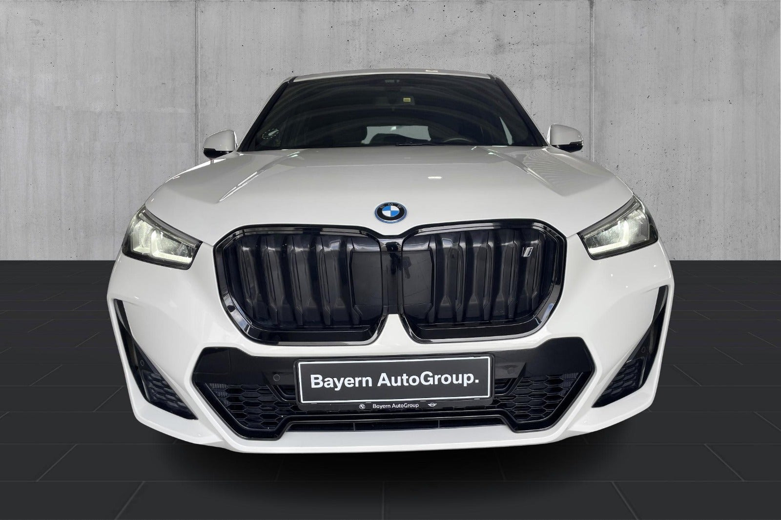 Hvid BMW iX1 fra 2023