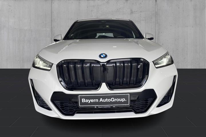 Hvid BMW iX1 fra 2023