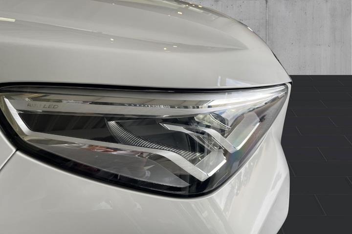 Hvid BMW iX1 fra 2023