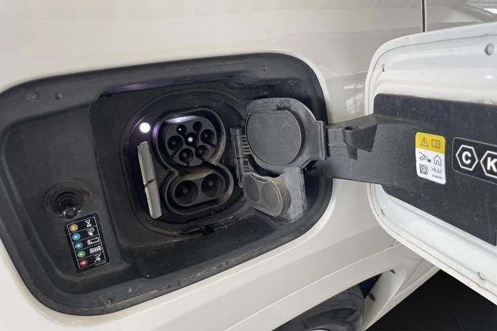 Hvid BMW iX1 fra 2023