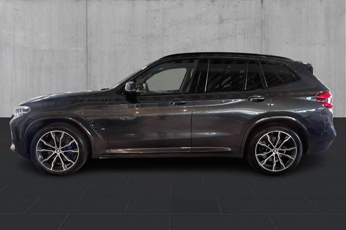 Grå BMW X3 fra 2021