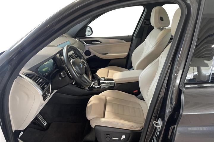 Grå BMW X3 fra 2021