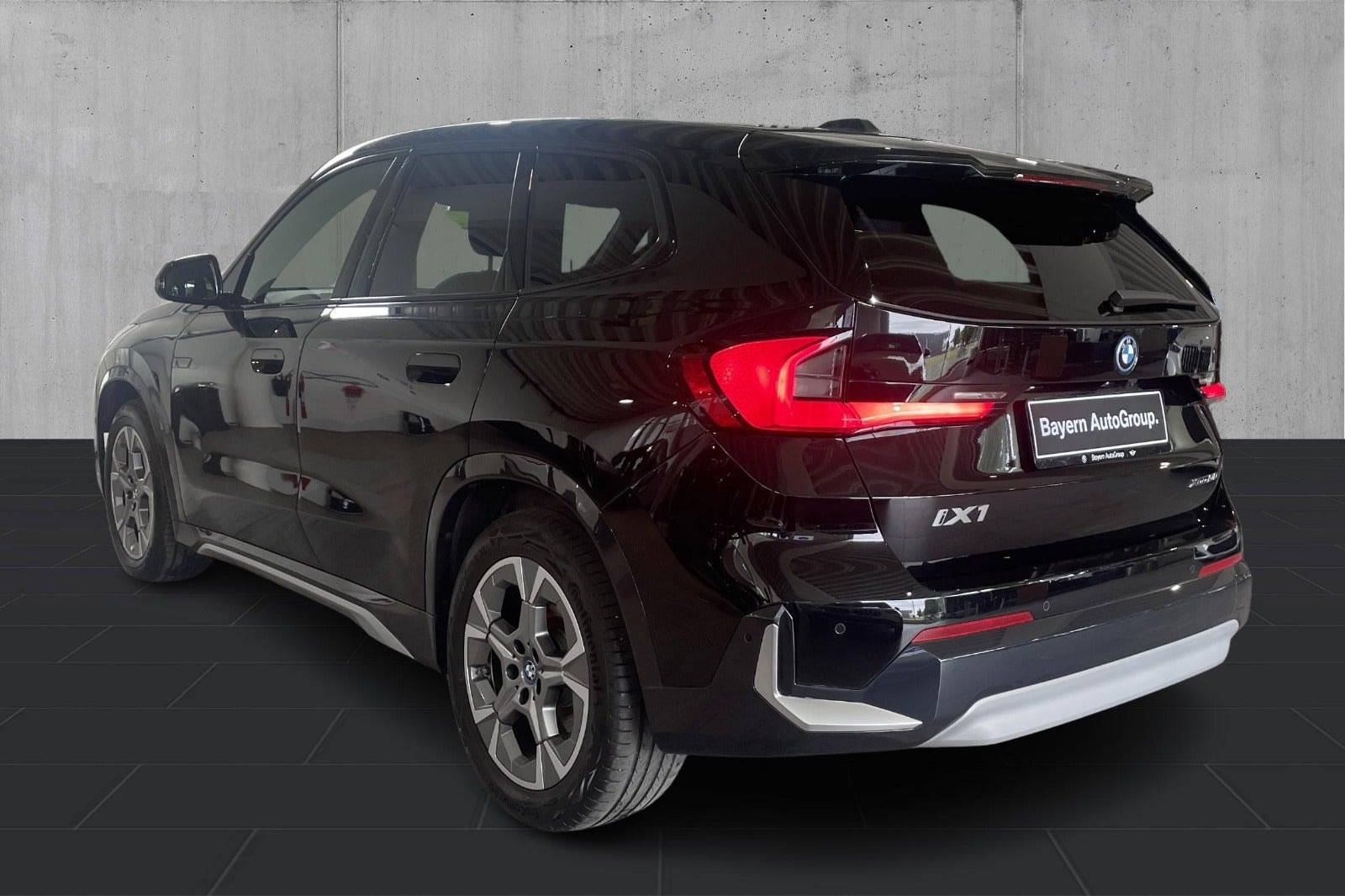 Sort BMW iX1 fra 2024