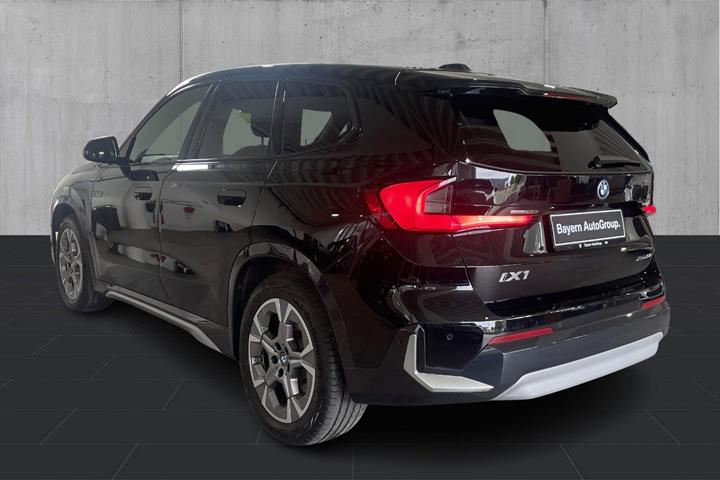 Sort BMW iX1 fra 2024