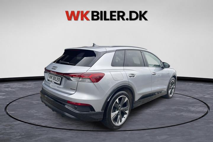 Sølv Audi Q4 e-tron fra 2025