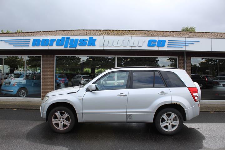 Sølv Suzuki Grand Vitara fra 2008