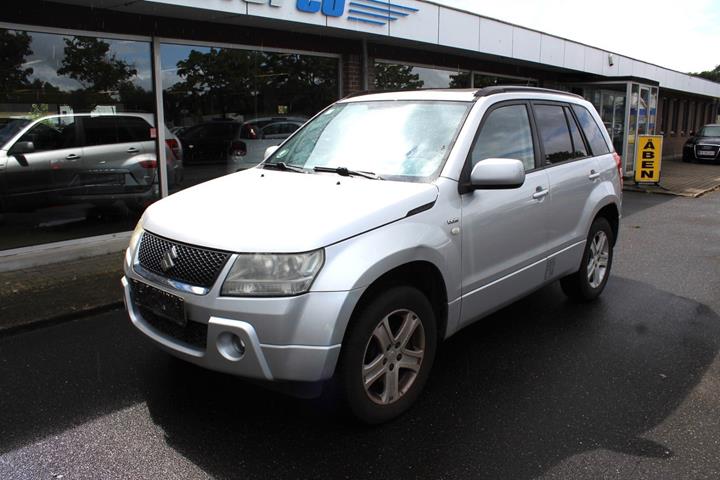 Sølv Suzuki Grand Vitara fra 2008