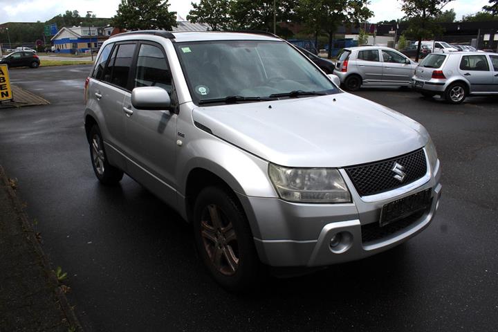 Sølv Suzuki Grand Vitara fra 2008