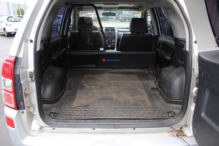 Sølv Suzuki Grand Vitara fra 2008