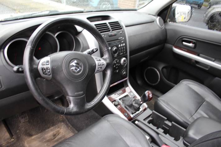 Sølv Suzuki Grand Vitara fra 2008