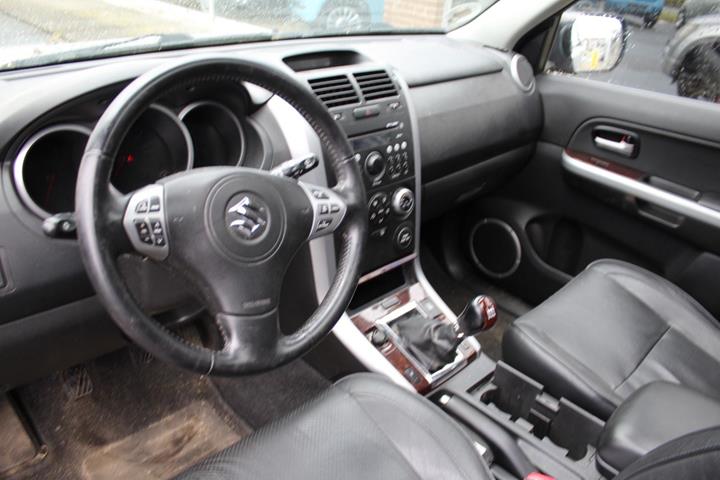Sølv Suzuki Grand Vitara fra 2008