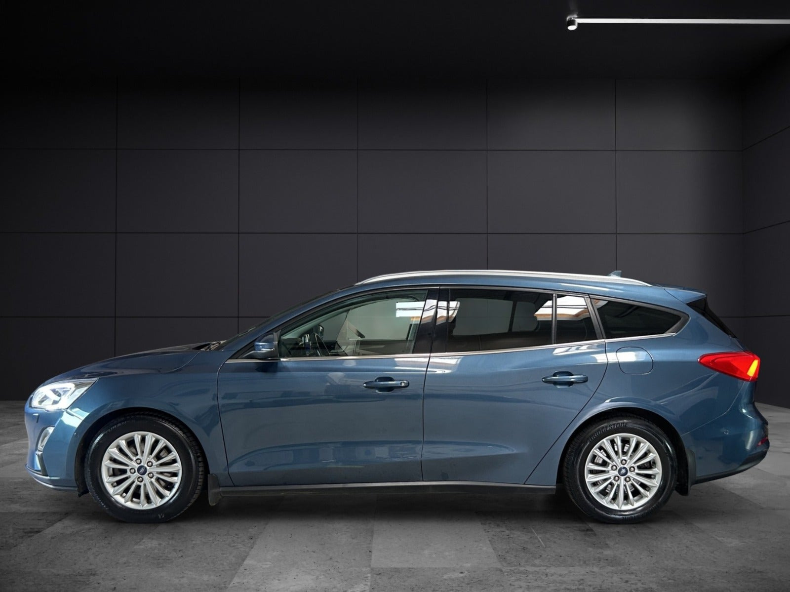 Blå Ford Focus fra 2019