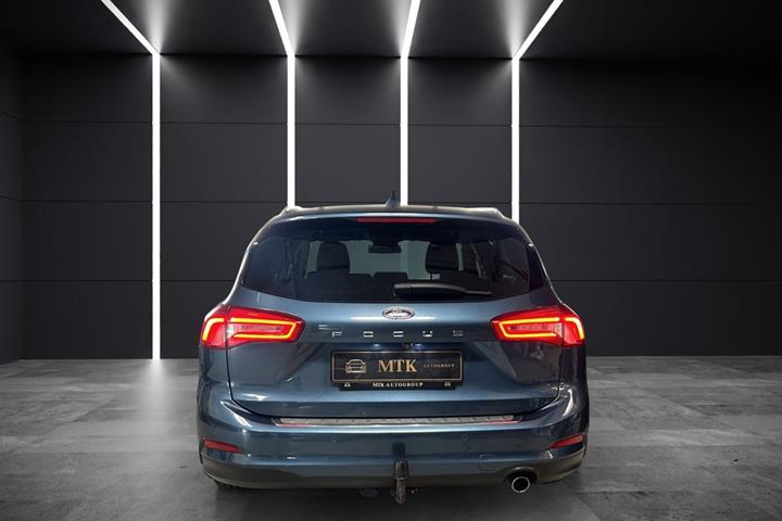 Blå Ford Focus fra 2019