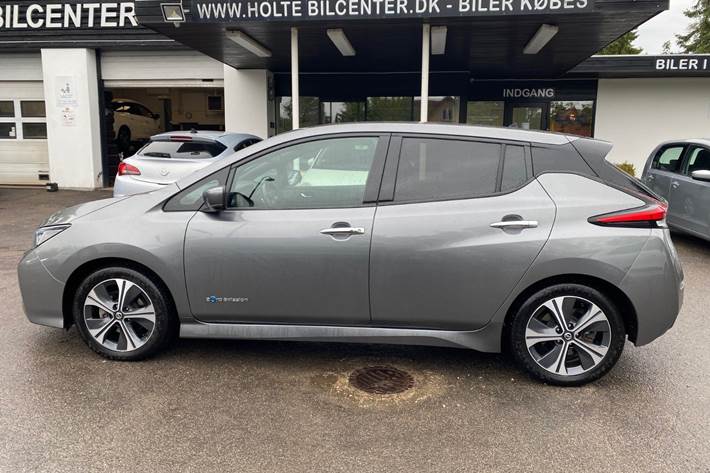 Grå Nissan Leaf fra 2018