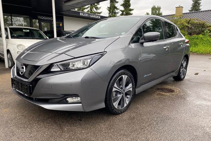 Grå Nissan Leaf fra 2018