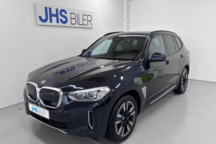 Sort BMW iX3 fra 2021 set udefra