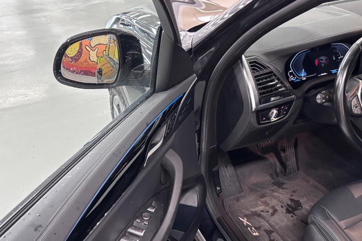 Sort BMW iX3 fra 2021