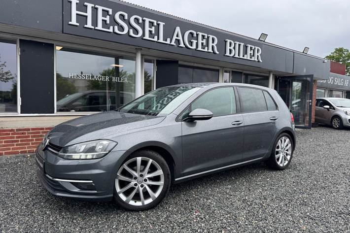 Grå VW Golf VII fra 2018