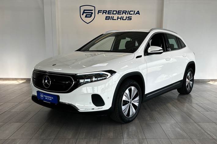 Hvid Mercedes EQA250 fra 2021 set udefra