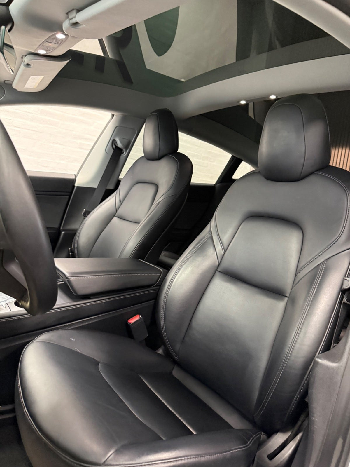 Hvid Tesla Model 3 fra 2020