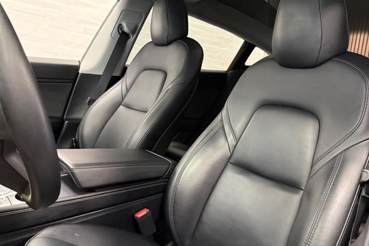 Hvid Tesla Model 3 fra 2020
