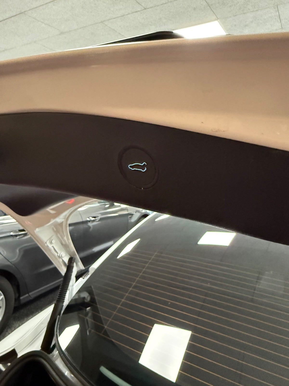 Hvid Tesla Model 3 fra 2020