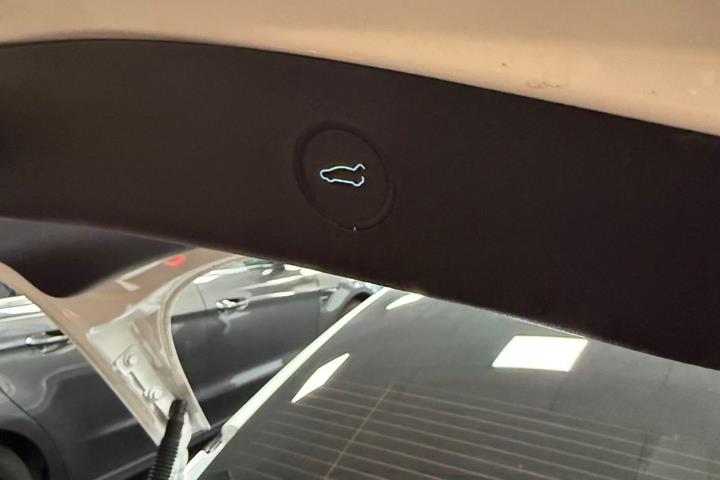 Hvid Tesla Model 3 fra 2020