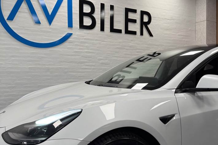 Hvid Tesla Model 3 fra 2020
