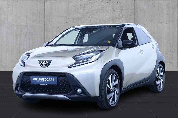 Orange Toyota Aygo X fra 2022