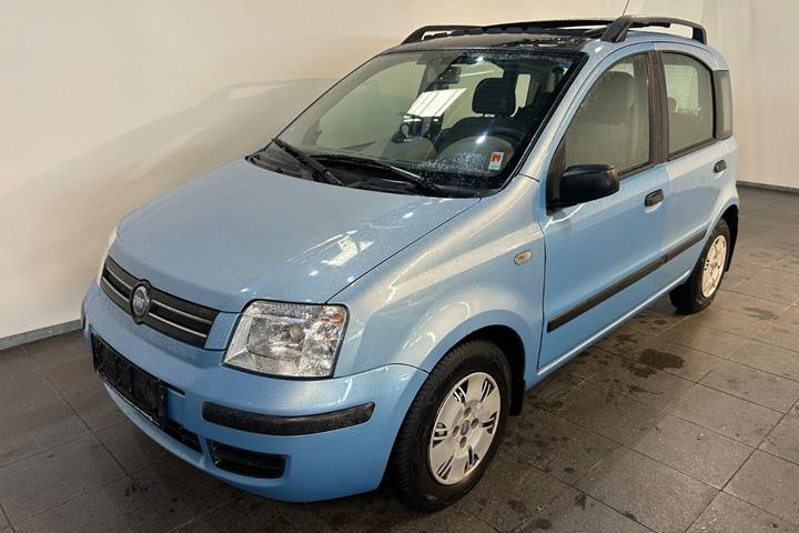 Blå Fiat Panda fra 2005 set udefra
