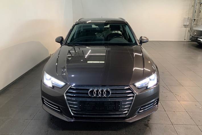 Brun Audi A4 fra 2017