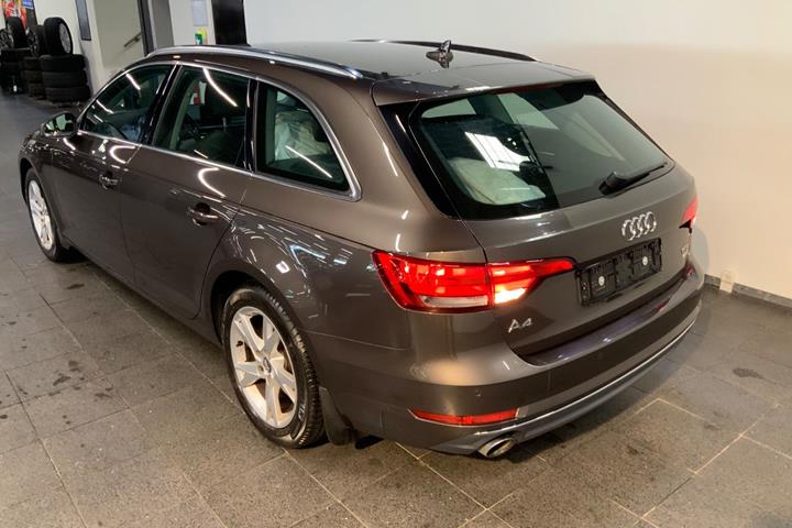 Brun Audi A4 fra 2017