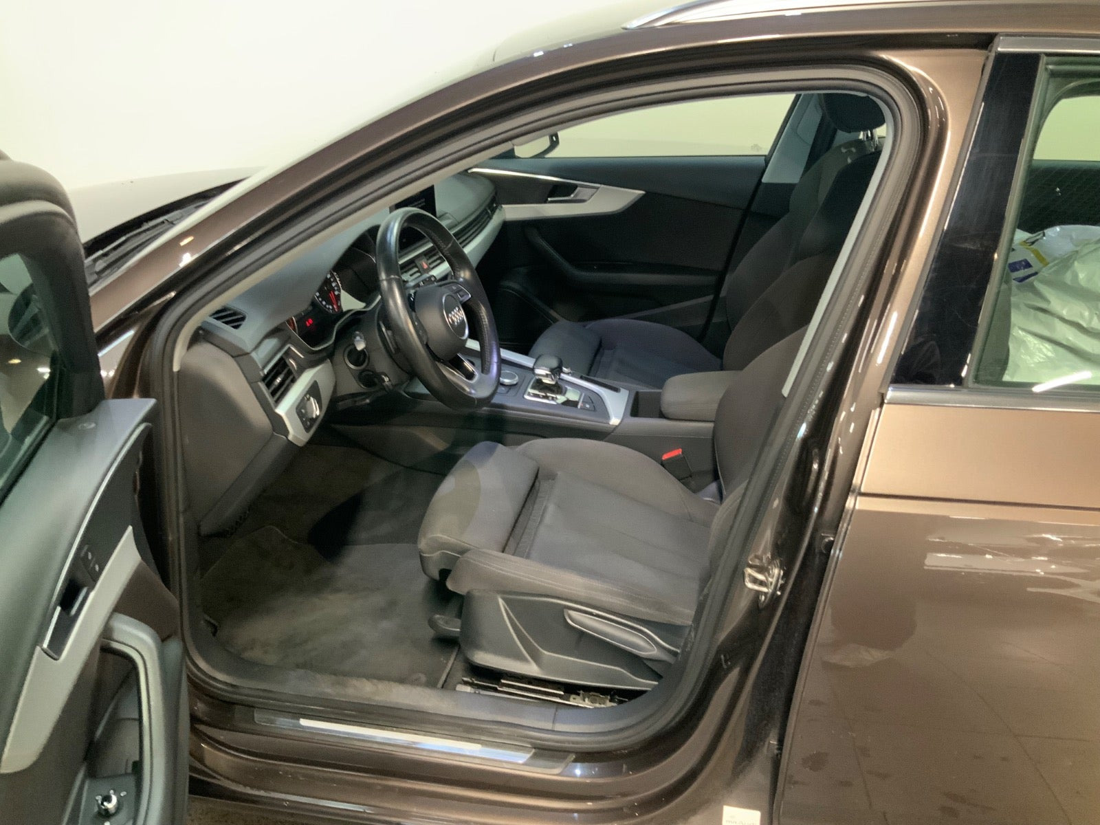 Brun Audi A4 fra 2017