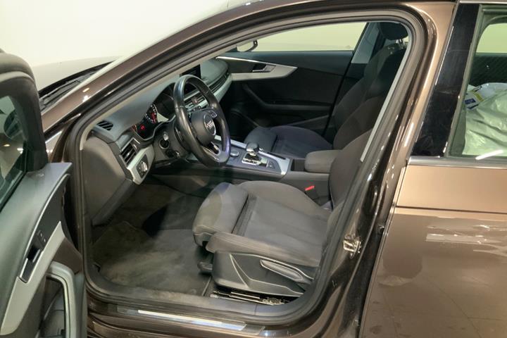 Brun Audi A4 fra 2017