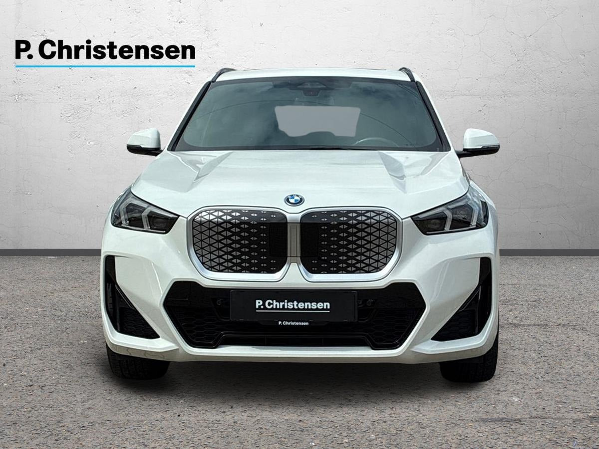 Hvid BMW iX1 fra 2024