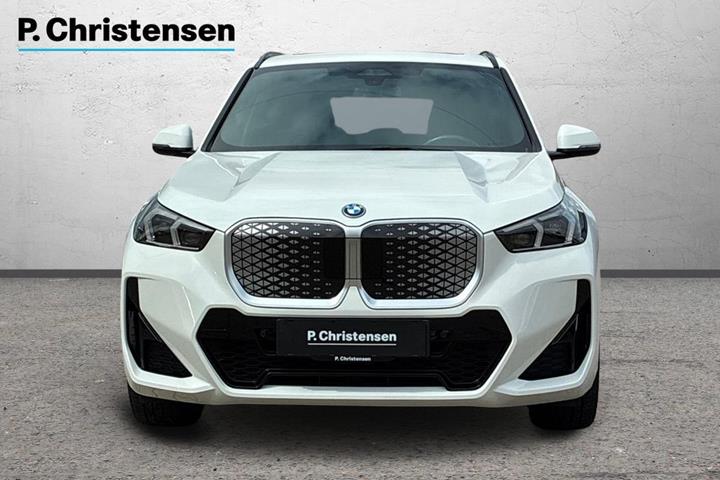 Hvid BMW iX1 fra 2024