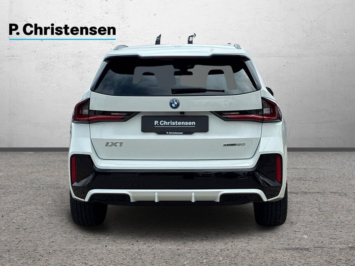 Hvid BMW iX1 fra 2024