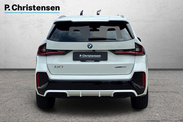 Hvid BMW iX1 fra 2024