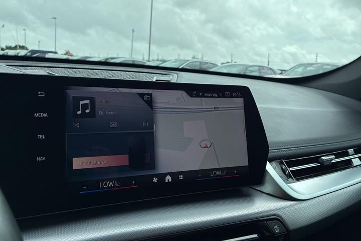 Hvid BMW iX1 fra 2024
