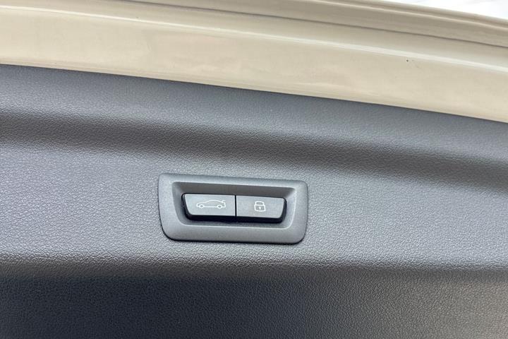Hvid BMW iX1 fra 2024