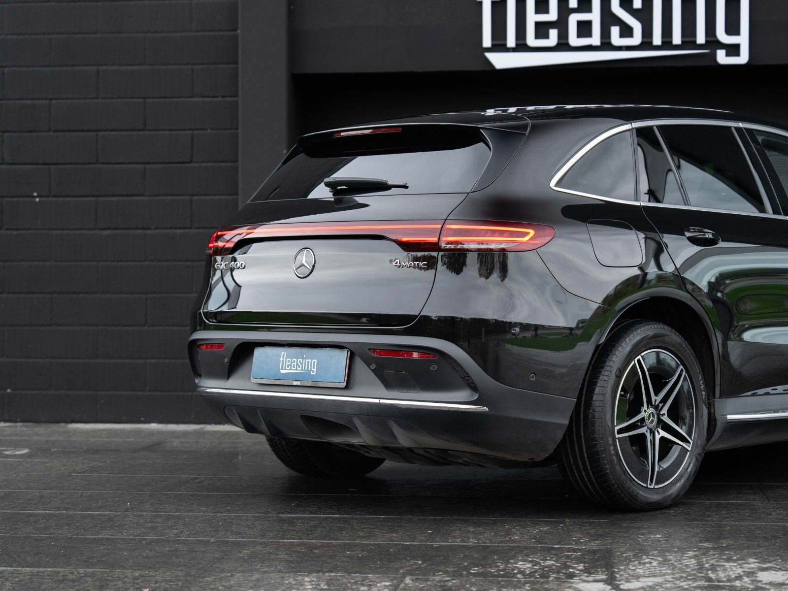 Sort Mercedes EQC400 fra 2020