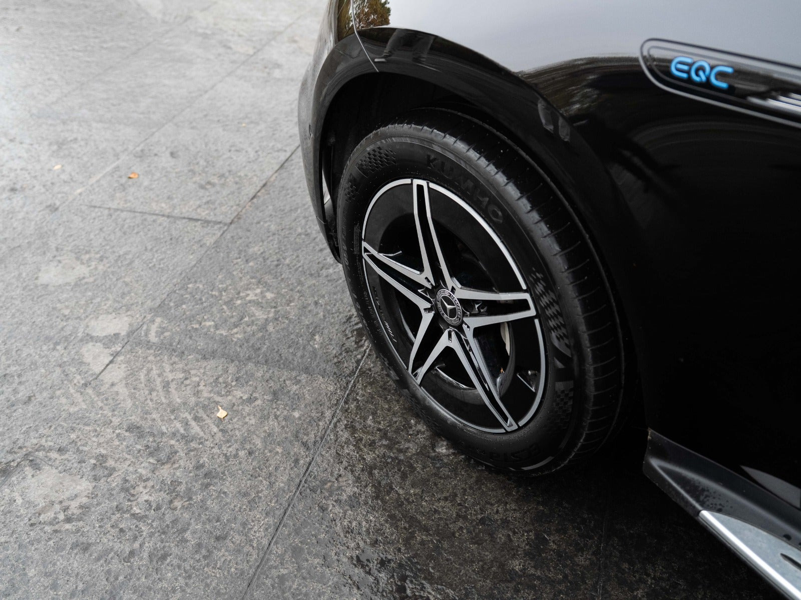 Sort Mercedes EQC400 fra 2020