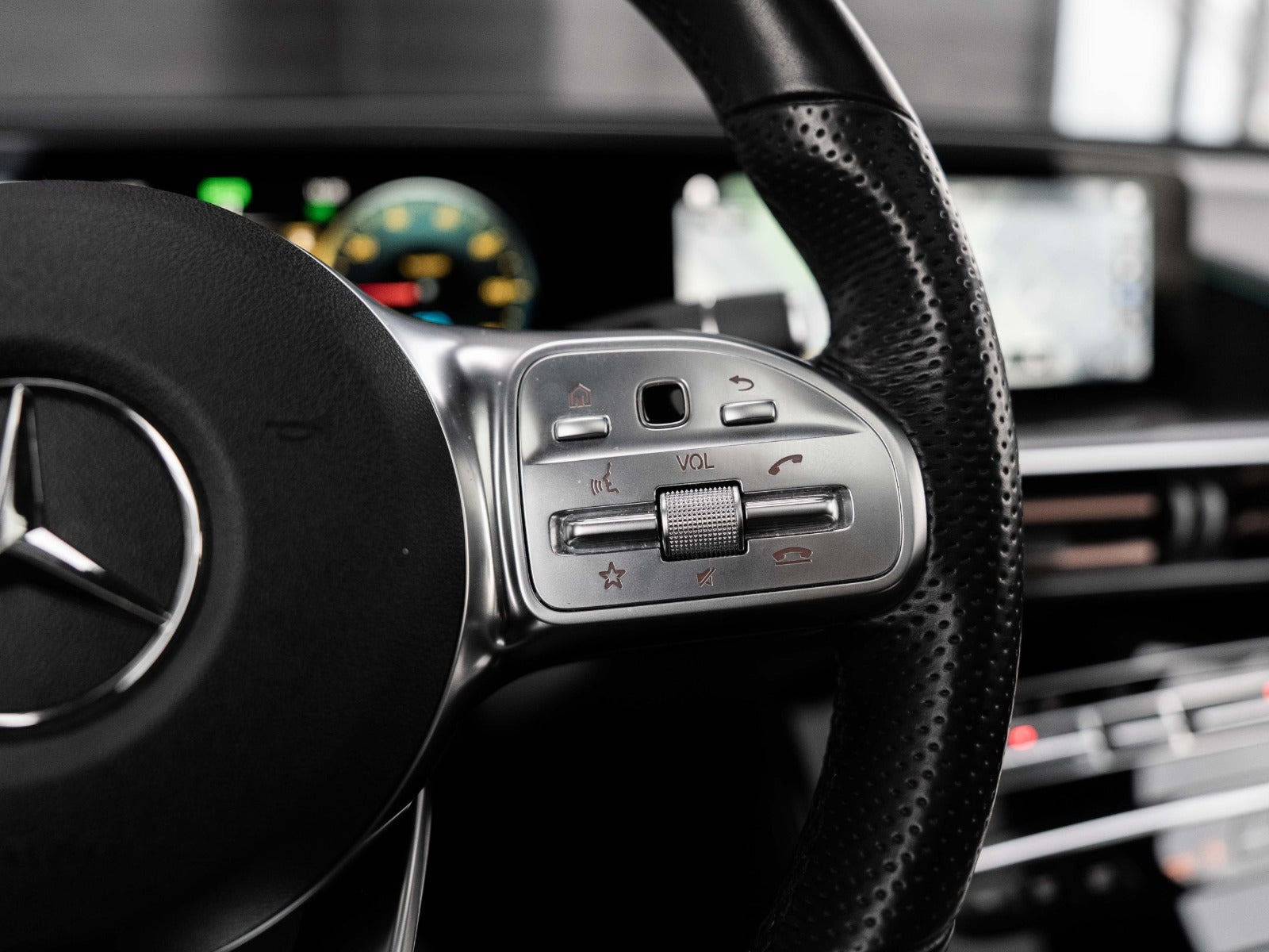 Sort Mercedes EQC400 fra 2020