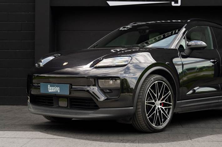 Sort Porsche Macan 4S fra 2025