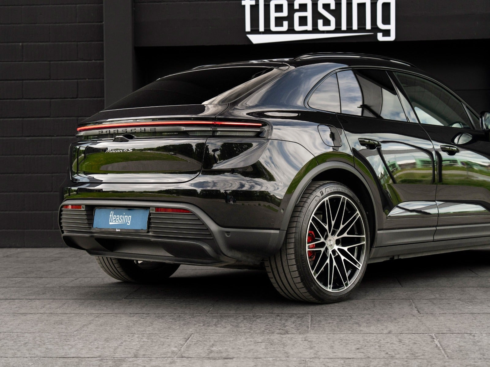 Sort Porsche Macan 4S fra 2025